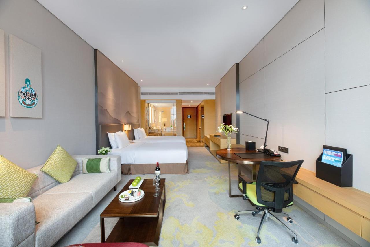 Holiday Inn Baoji Central, an IHG Hotel Bagian luar foto