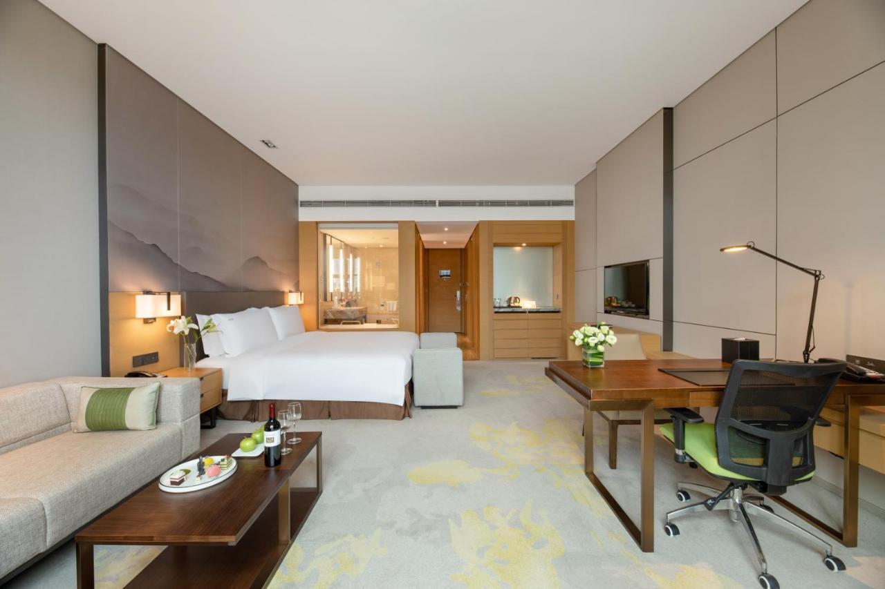 Holiday Inn Baoji Central, an IHG Hotel Bagian luar foto