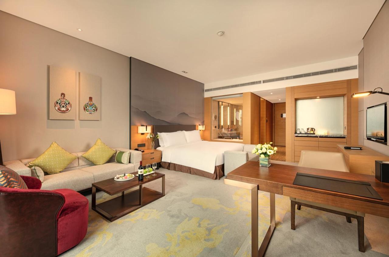 Holiday Inn Baoji Central, an IHG Hotel Bagian luar foto