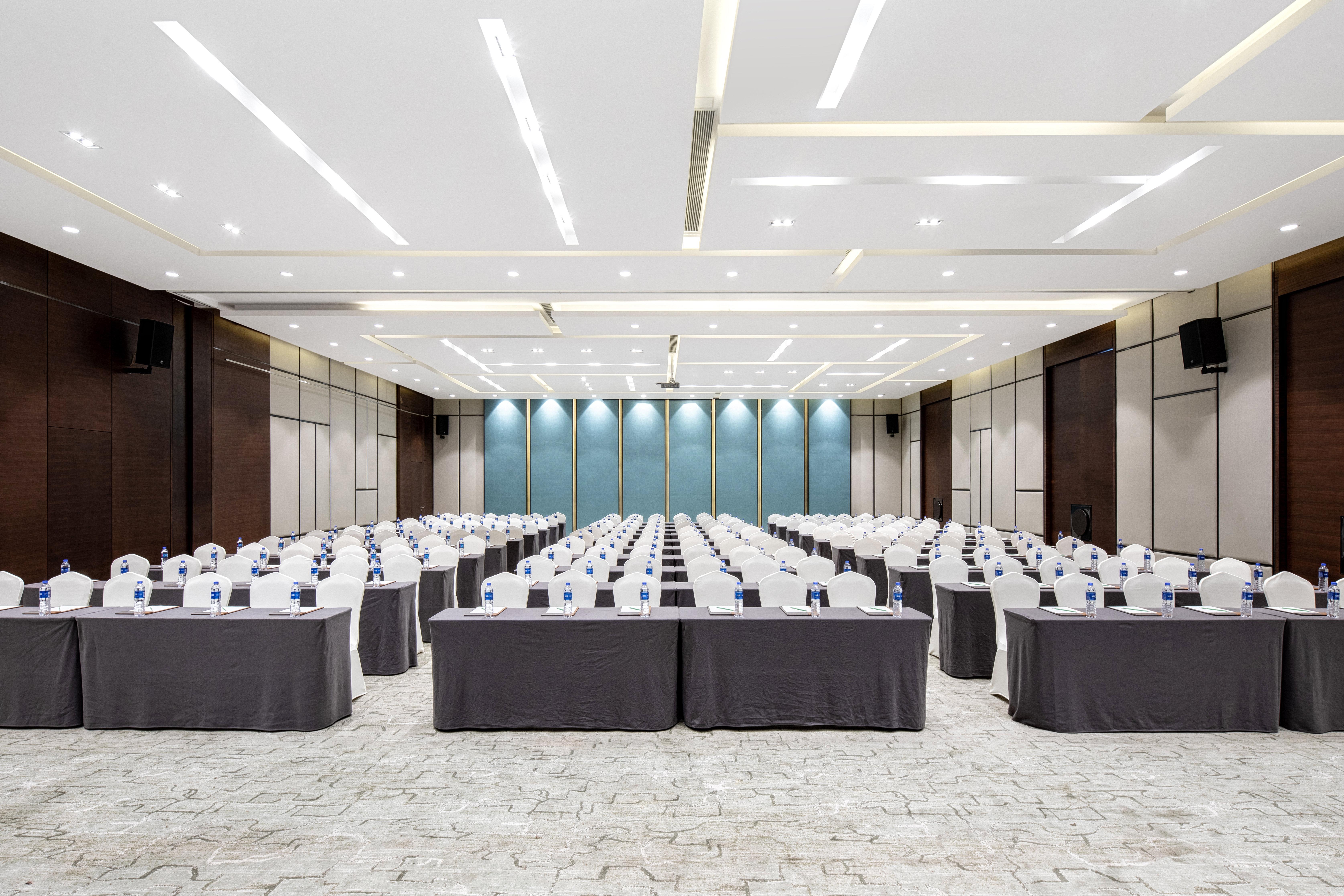 Holiday Inn Baoji Central, an IHG Hotel Bagian luar foto