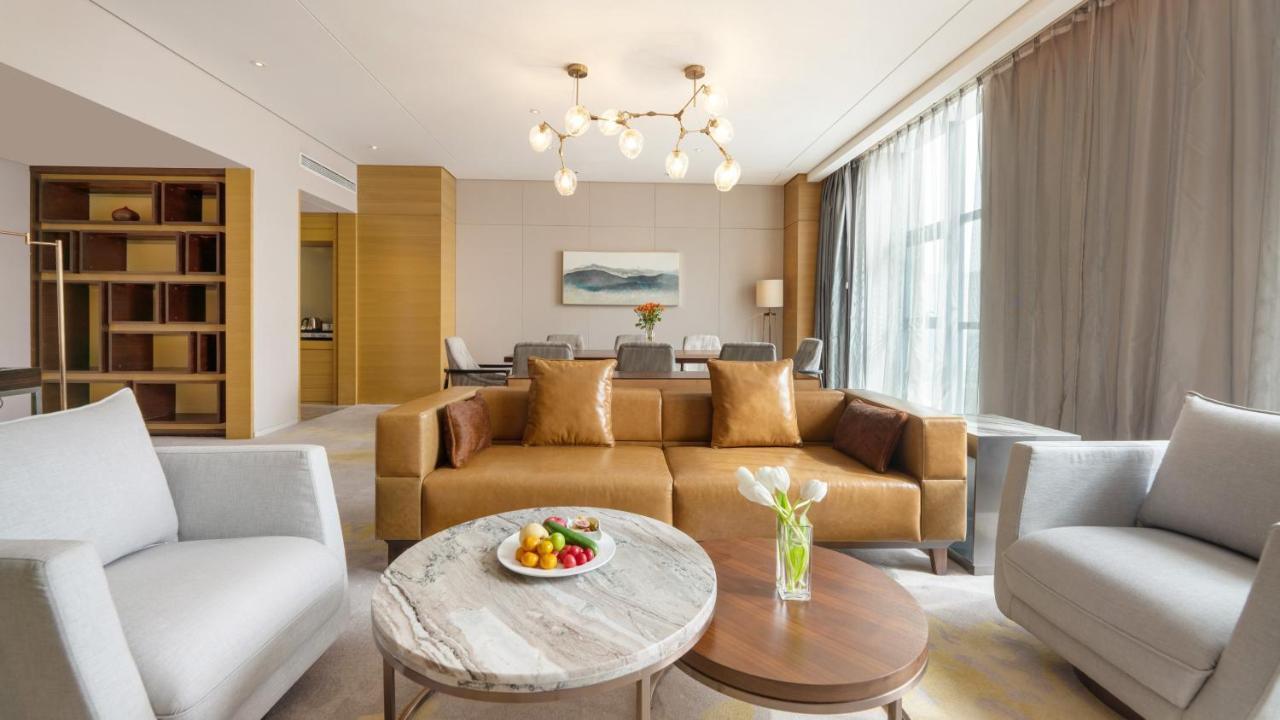 Holiday Inn Baoji Central, an IHG Hotel Bagian luar foto
